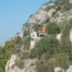 Pogled na svetište GOP - litice - more - zid gk